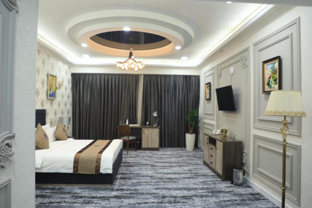Tinchlik Plaza Hotel Navoi Exterior photo