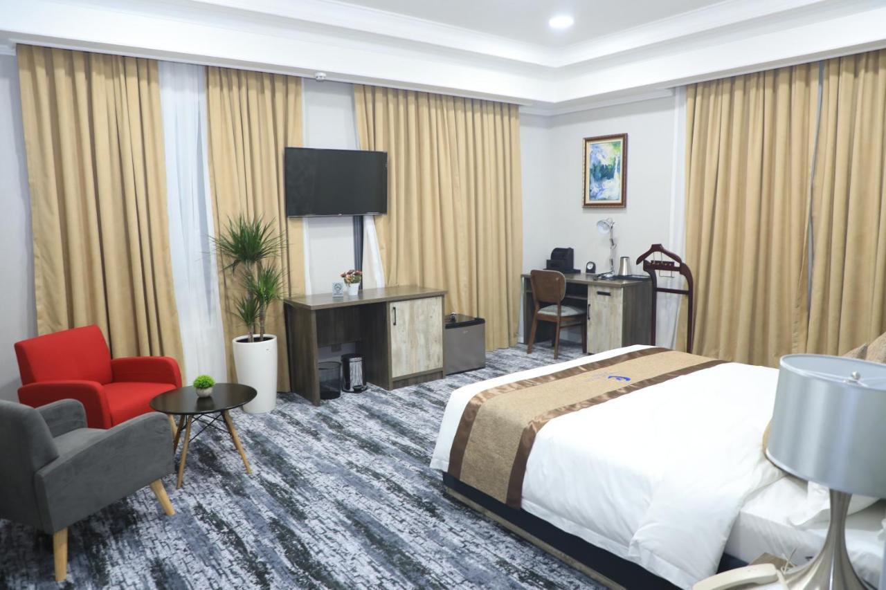 Tinchlik Plaza Hotel Navoi Exterior photo