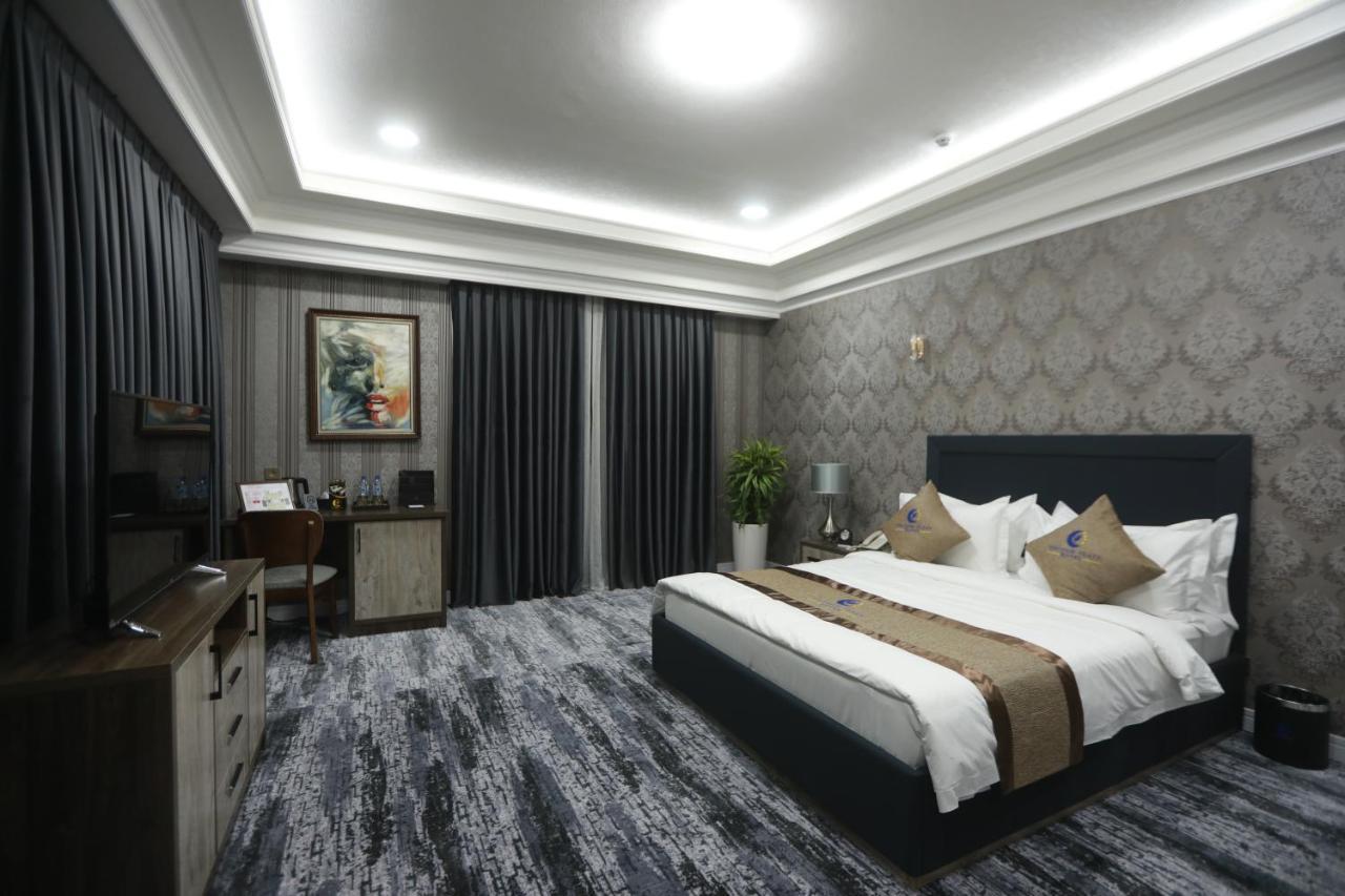 Tinchlik Plaza Hotel Navoi Exterior photo